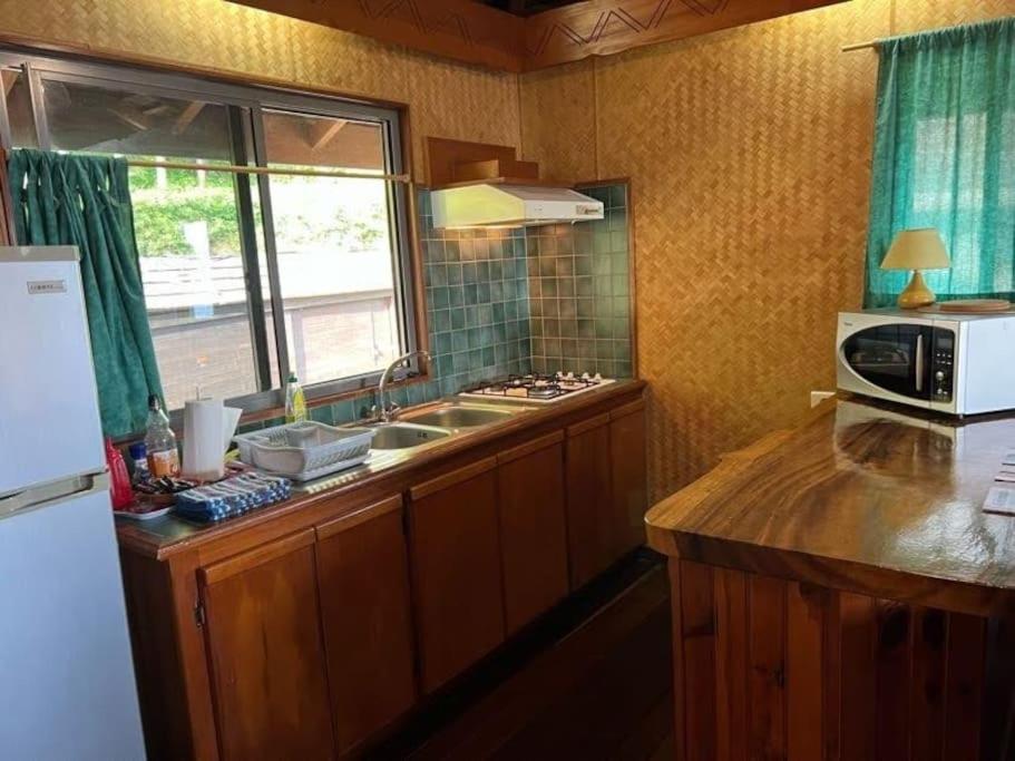 Tehuarupe Surf Studios Haapiti Bagian luar foto