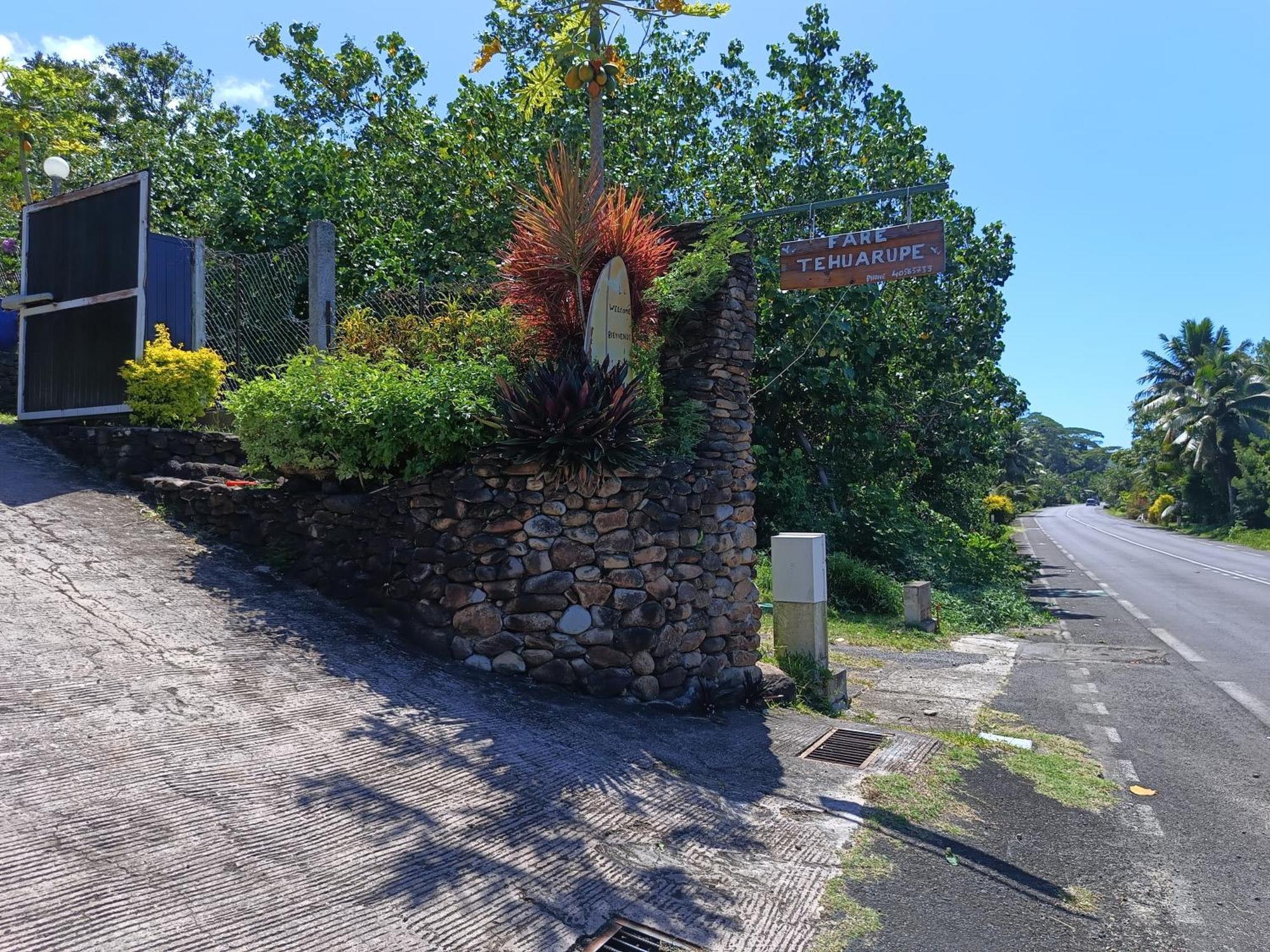 Tehuarupe Surf Studios Haapiti Bagian luar foto
