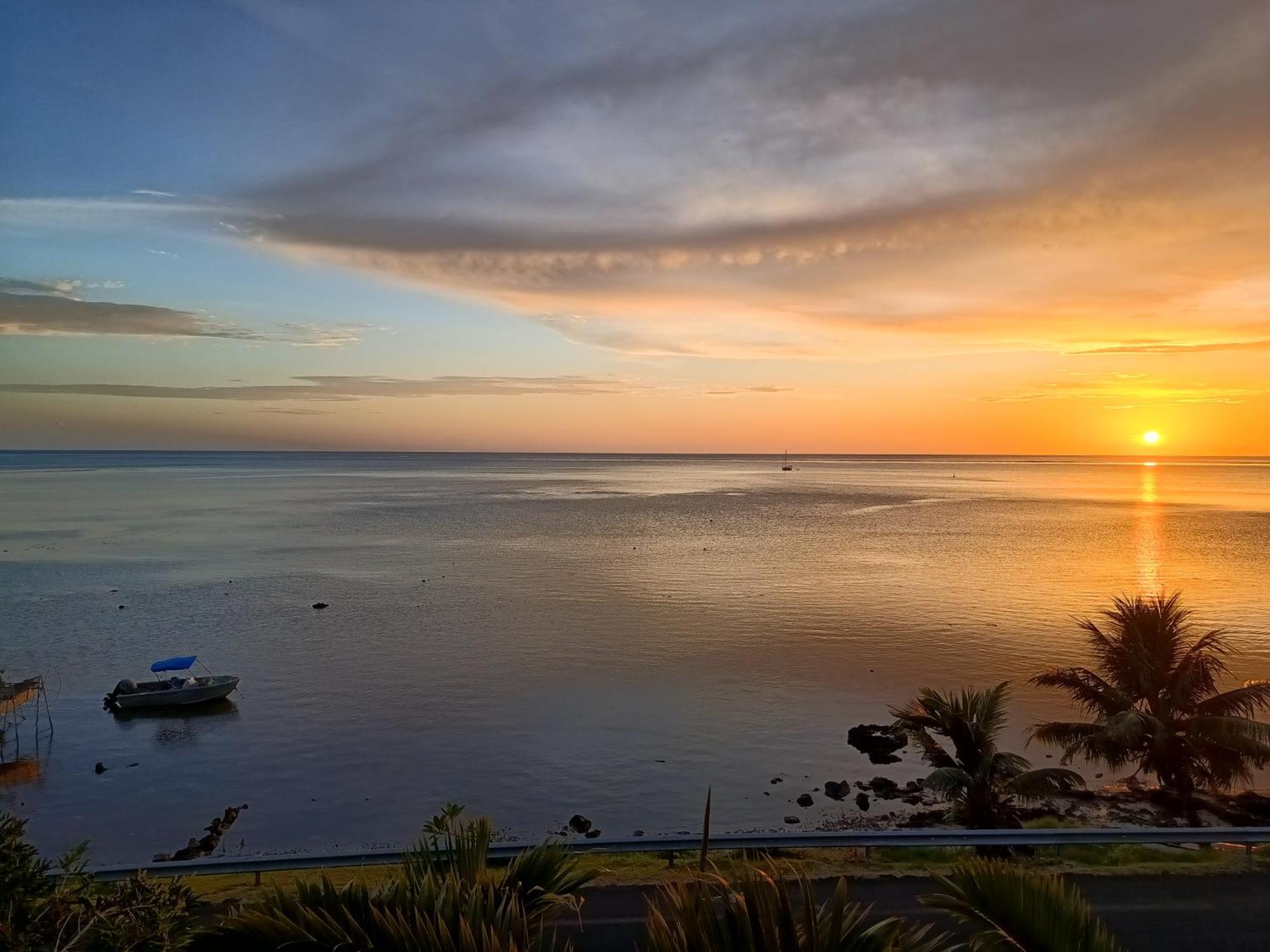 Tehuarupe Surf Studios Haapiti Bagian luar foto